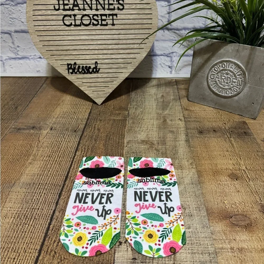 Sublime Designs Adults Fun Printed No Show Socks Never Give Up One Size